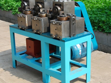 連續(xù)三組拉絲機(jī)